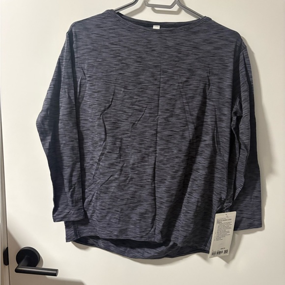 Women’s Lululemon Back in Action Long Sleeve - Size 2 - NWT - Picture 3 of 6